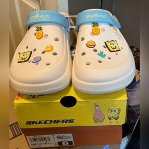 Women's Skechers Foamies Size 6